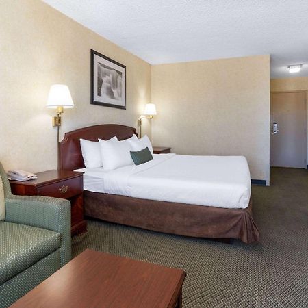 Ramada By Wyndham Reno Hotel & Casino מראה חיצוני תמונה