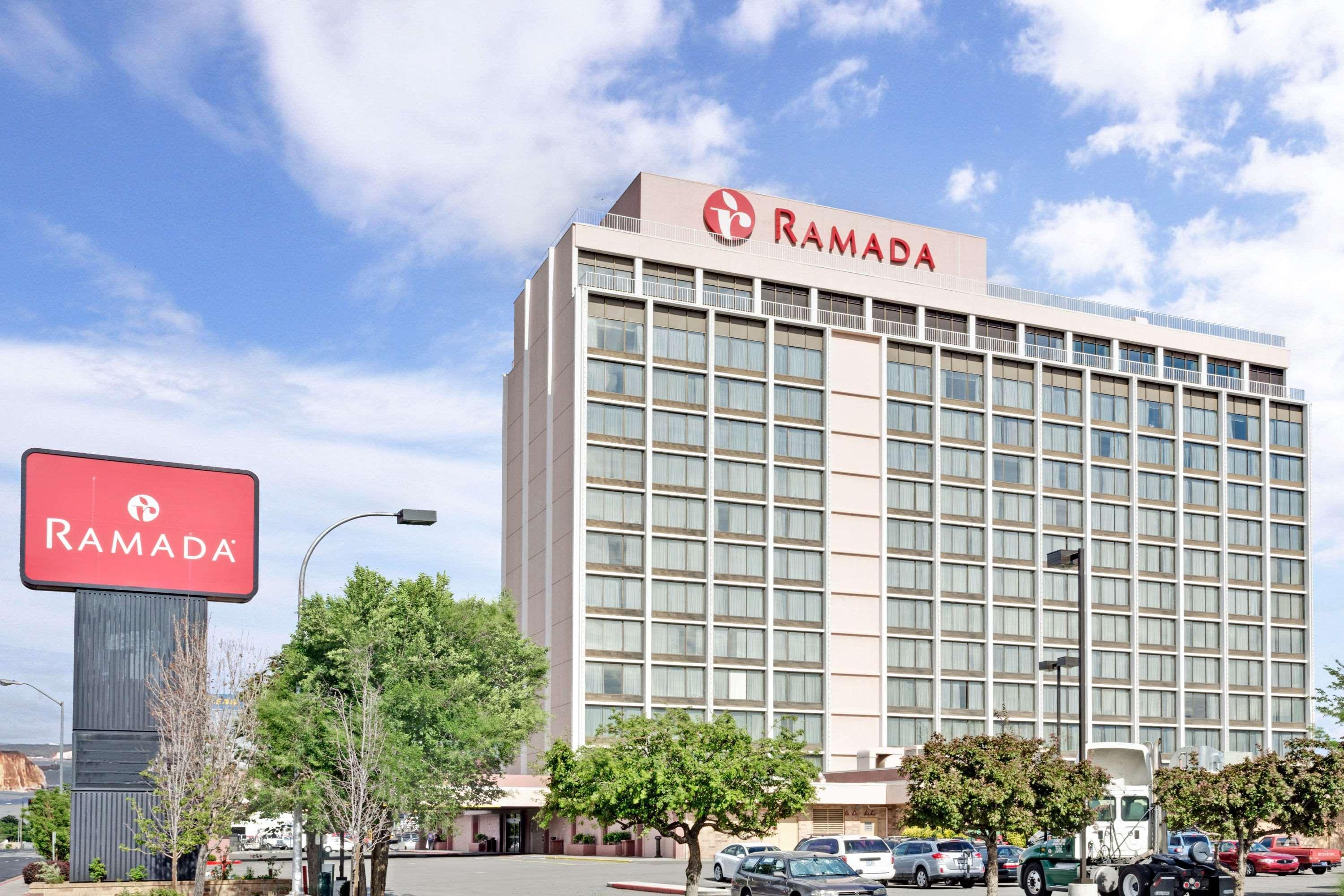 Ramada By Wyndham Reno Hotel & Casino מראה חיצוני תמונה