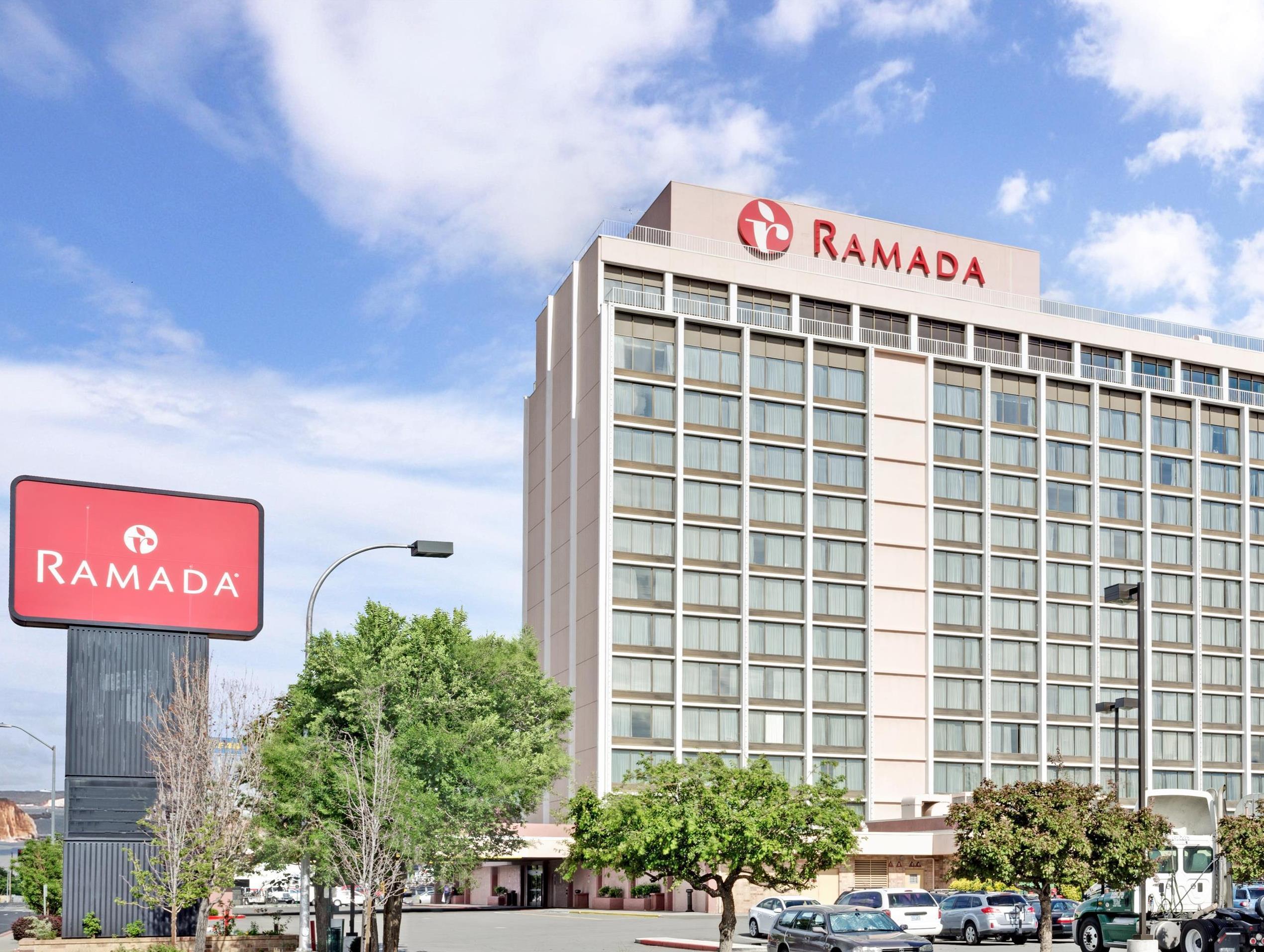 Ramada By Wyndham Reno Hotel & Casino מראה חיצוני תמונה