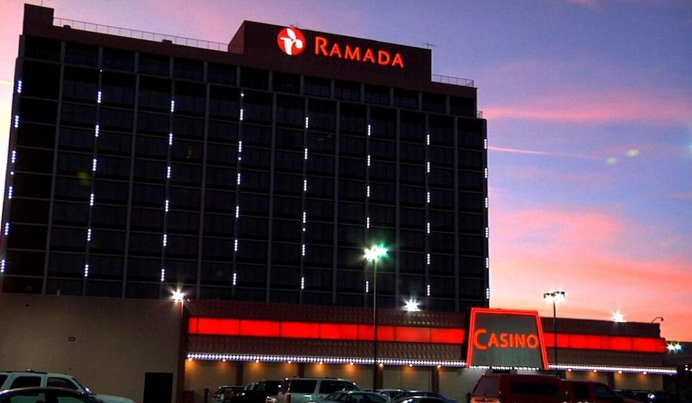 Ramada By Wyndham Reno Hotel & Casino מראה חיצוני תמונה